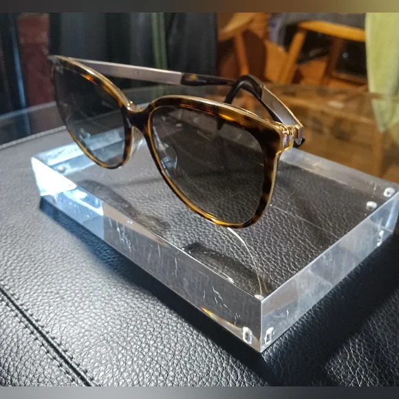 FENDI BROWN TORTOISE/ GOLD - Picture 2 of 10